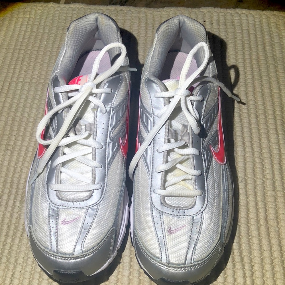 Nike I used tree times,with sole material/rubber,closure type/Lace-up